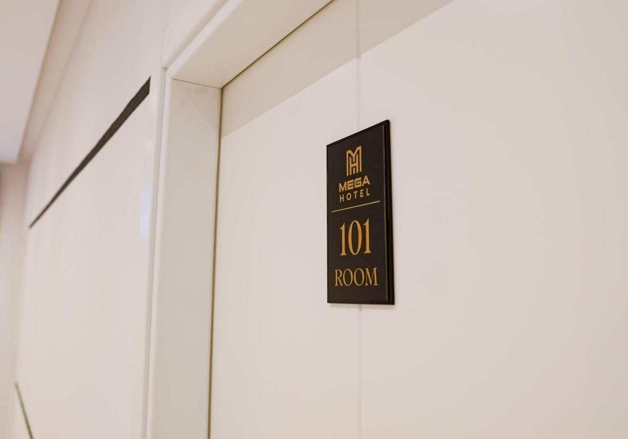Mega Hotel Gjirokastra Kültér fotó