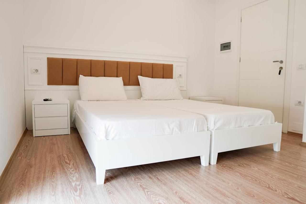 Mega Hotel Gjirokastra Kültér fotó